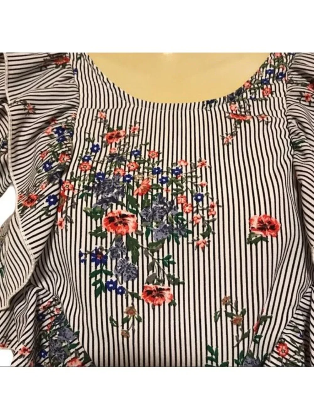 Truly Me by Sara Sara Floral Romper Ruffle Sleeve Trendy Unique Size M Girls
